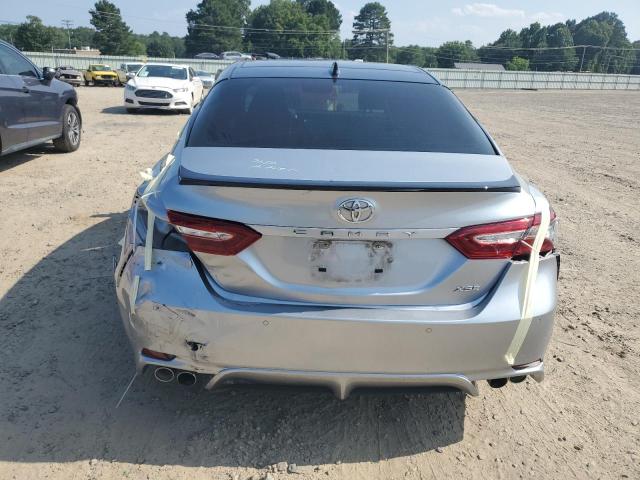 4T1BZ1HK3JU013471 - 2018 TOYOTA CAMRY XSE SILVER photo 6