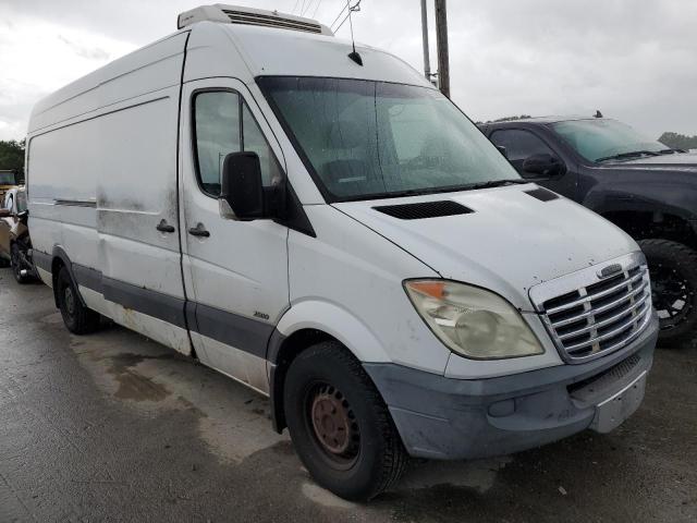 WDYPE8CC7A5436017 - 2010 FREIGHTLINER SPRINTER 2500 WHITE photo 4