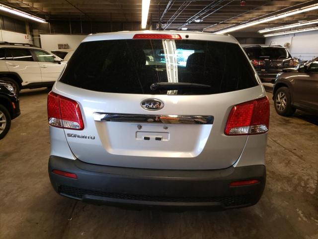 5XYKT3A12CG192383 - 2012 KIA SORENTO BASE SILVER photo 6