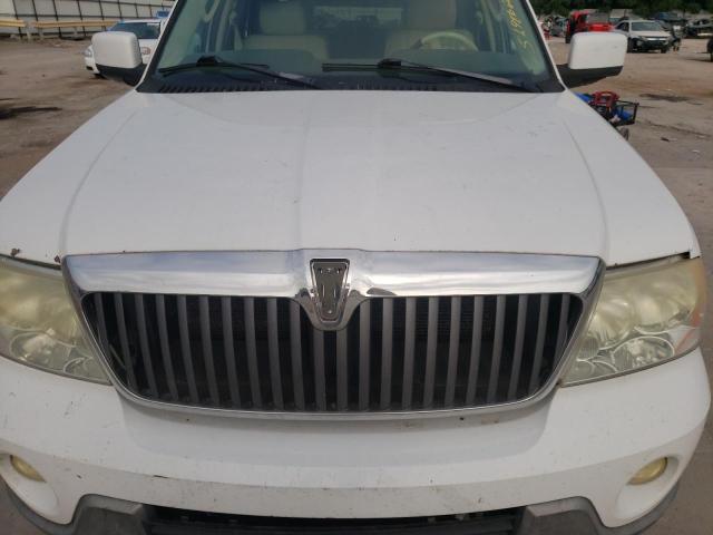5LMFU28R14LJ10338 - 2004 LINCOLN NAVIGATOR თეთრი ფოტო 11