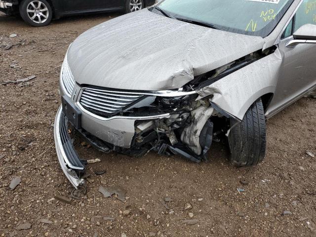 3LN6L2GK0GR629834 - 2016 LINCOLN MKZ SILVER photo 9