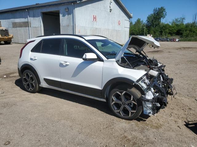 KNDCR3LE3P5037763 - 2023 KIA NIRO EX WHITE photo 4