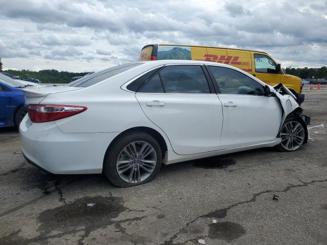 4T1BF1FK2HU673426 - 2017 TOYOTA CAMRY LE WHITE photo 3