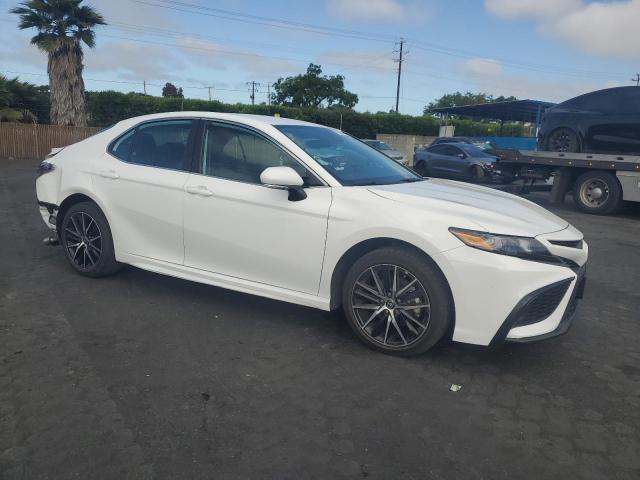 4T1G11AKXPU159429 - 2023 TOYOTA CAMRY SE NIGHT SHADE WHITE photo 4