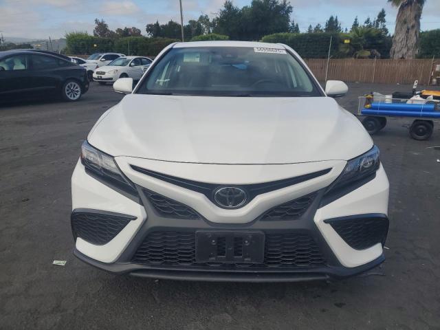 4T1G11AKXPU159429 - 2023 TOYOTA CAMRY SE NIGHT SHADE WHITE photo 5