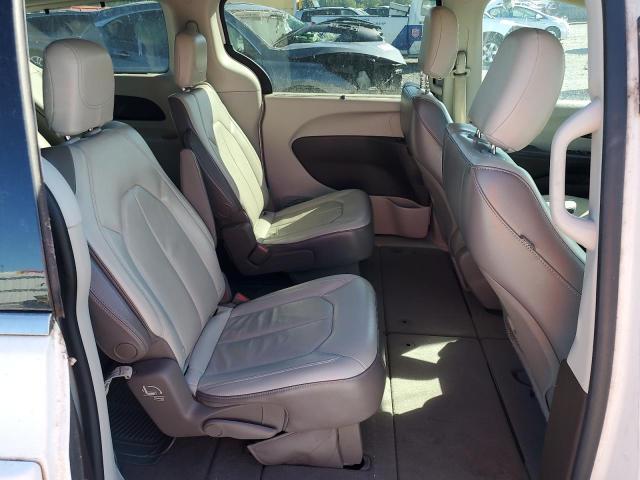 2C4RC1BG6HR702565 - 2017 CHRYSLER PACIFICA TOURING L WHITE photo 11