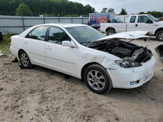 4T1BF30K05U605299 - 2005 TOYOTA CAMRY LE WHITE photo 4