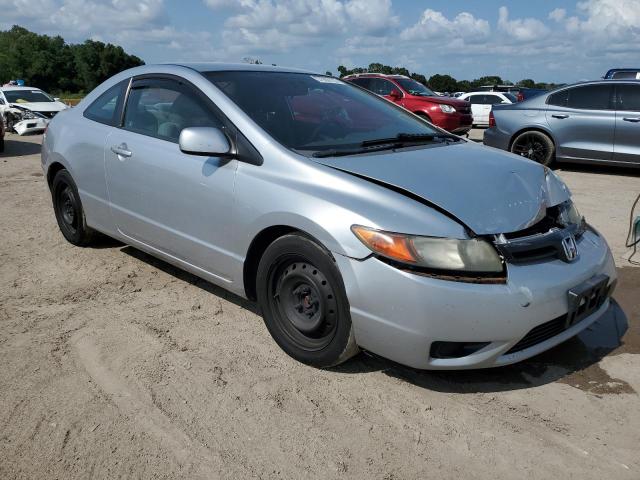 2HGFG12628H562438 - 2008 HONDA CIVIC LX SILVER photo 4