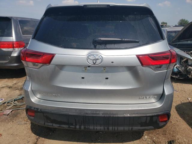 5TDJZRFH6KS617057 - 2019 TOYOTA HIGHLANDER SE SILVER photo 6