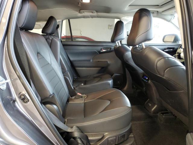 5TDGBRCH7NS556437 - 2022 TOYOTA HIGHLANDER HYBRID XLE GRAY photo 11