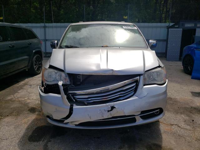 2C4RC1CG5CR266668 - 2012 CHRYSLER TOWN & COU TOURING L SILVER photo 5