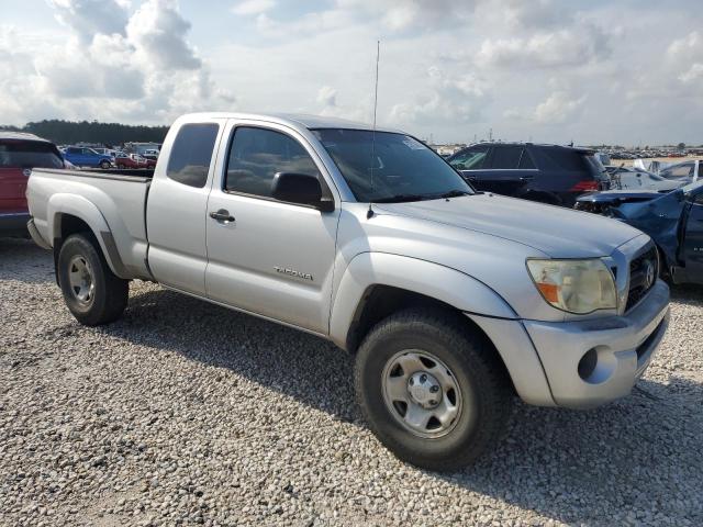 5TFTX4GN6BX004369 - 2011 TOYOTA TACOMA PRERUNNER ACCESS CAB SILVER photo 4