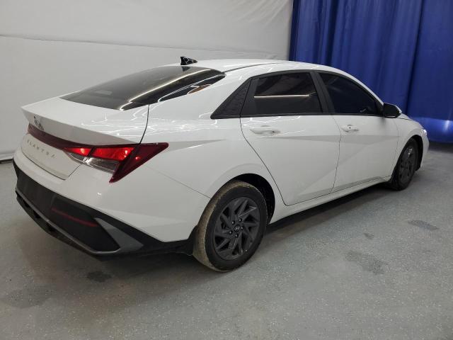 KMHLM4DG6RU717651 - 2024 HYUNDAI ELANTRA SEL WHITE photo 3