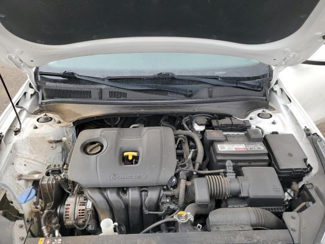 3KPF24AD1KE014769 - 2019 KIA FORTE FE WHITE photo 11
