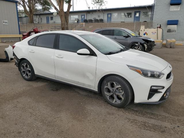 3KPF24AD1KE014769 - 2019 KIA FORTE FE WHITE photo 4