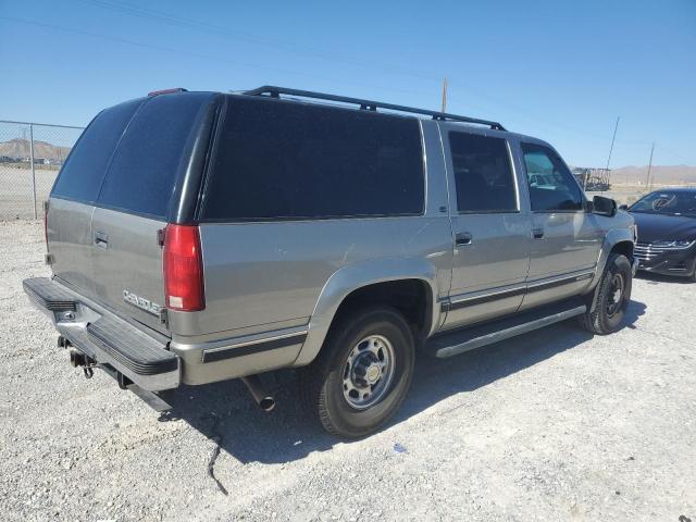 3GNGK26R4WG132345 - 1998 CHEVROLET SUBURBAN K2500 GOLD photo 3