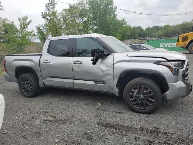 5TFNA5DB7RX142071 - 2024 TOYOTA TUNDRA CREWMAX PLATINUM 银色 照片 4