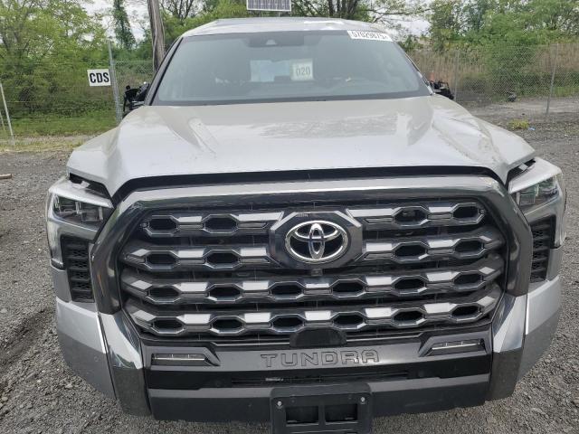 5TFNA5DB7RX142071 - 2024 TOYOTA TUNDRA CREWMAX PLATINUM 银色 照片 5