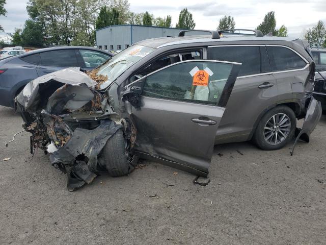 2018 TOYOTA HIGHLANDER SE, null