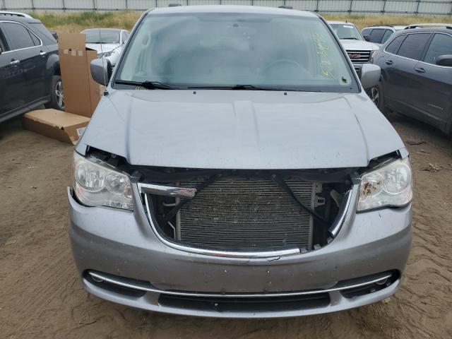 2C4RC1CG9DR598226 - 2013 CHRYSLER TOWN & COU TOURING L SILVER photo 5