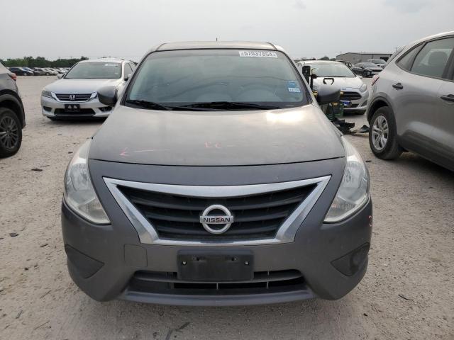 3N1CN7APXHL906340 - 2017 NISSAN VERSA S GRAY photo 5