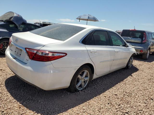 4T4BF1FK7FR510239 - 2015 TOYOTA CAMRY LE WHITE photo 3