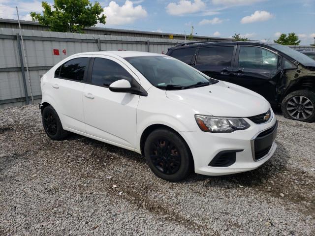 1G1JB5SHXJ4106070 - 2018 CHEVROLET SONIC LS თეთრი ფოტო 4