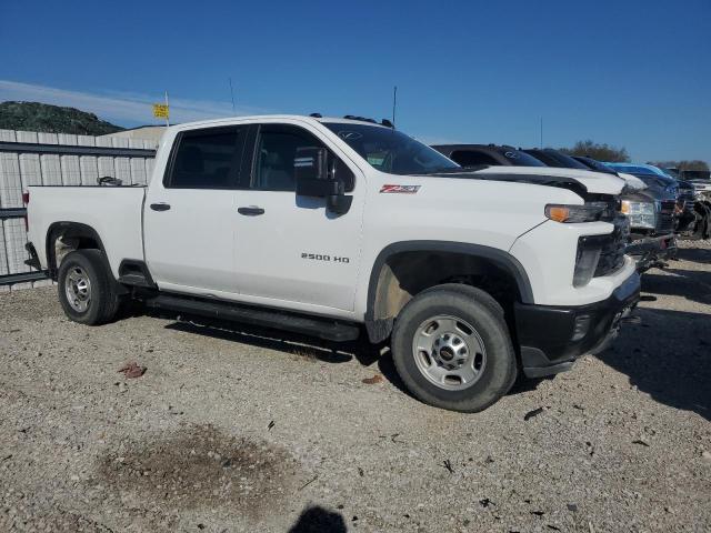 2GC4YLE79R1211734 - 2024 CHEVROLET SILVERADO K2500 HEAVY DUTY WHITE photo 4