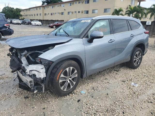 5TDGZRAH5NS104470 - 2022 TOYOTA HIGHLANDER XLE Gümüş foto 1