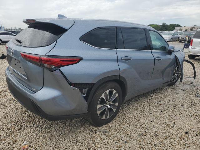 5TDGZRAH5NS104470 - 2022 TOYOTA HIGHLANDER XLE Gümüş foto 3