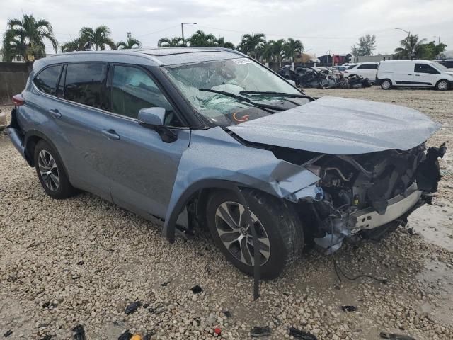 5TDGZRAH5NS104470 - 2022 TOYOTA HIGHLANDER XLE Gümüş foto 4