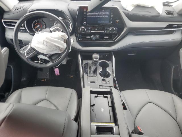 5TDGZRAH5NS104470 - 2022 TOYOTA HIGHLANDER XLE Gümüş foto 8