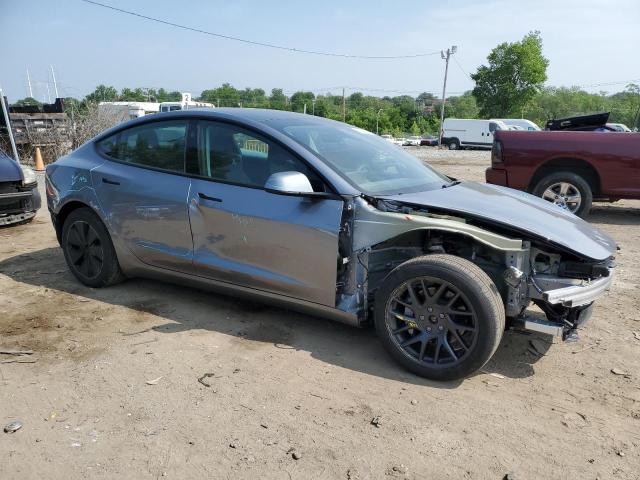 5YJ3E1EB0SF885352 - 2025 TESLA MODEL 3 银色 照片 4