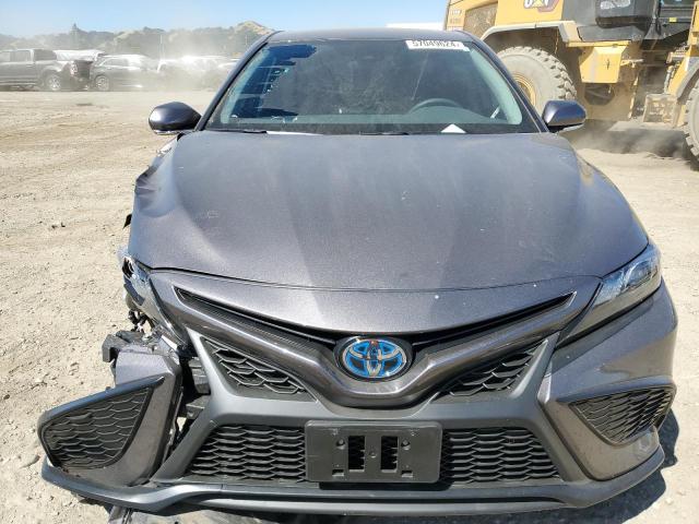 4T1G31AK5RU071496 - 2024 TOYOTA CAMRY SE NIGHT SHADE CHARCOAL photo 5