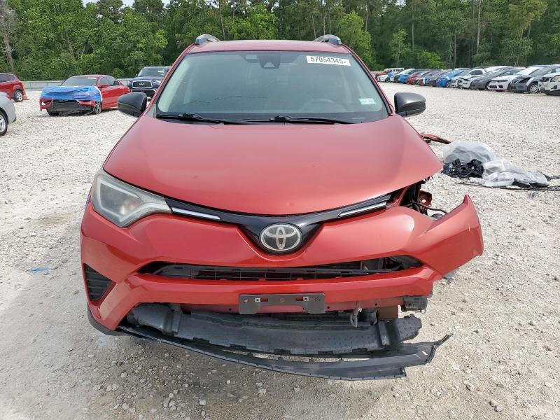 2T3ZFREV7HW331759 - 2017 TOYOTA RAV4 LE Qırmızı foto 5
