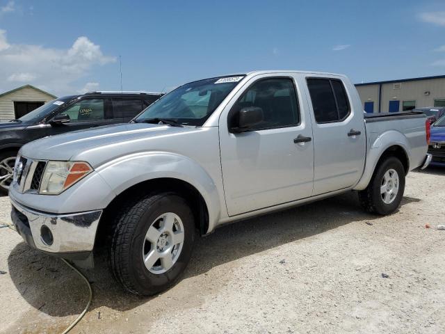 1N6AD07U15C444007 - 2005 NISSAN FRONTIER CREW CAB LE SILVER photo 1