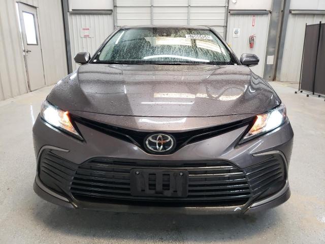 4T1C11AKXPU812632 - 2023 TOYOTA CAMRY LE GRAY photo 5