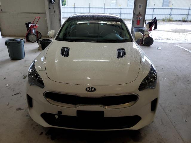 KNAE25LA3J6022328 - 2018 KIA STINGER PREMIUM WHITE photo 5