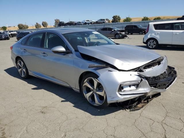 1HGCV1F96JA074661 - 2018 HONDA ACCORD TOURING SILVER photo 4