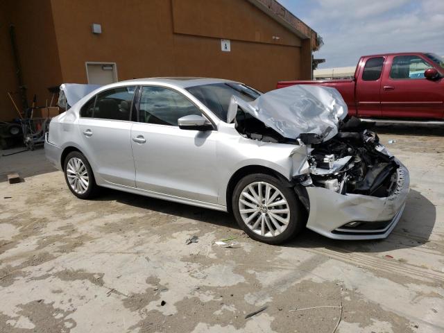 3VWD17AJ2FM333401 - 2015 VOLKSWAGEN JETTA 1.8T SE SILVER photo 4