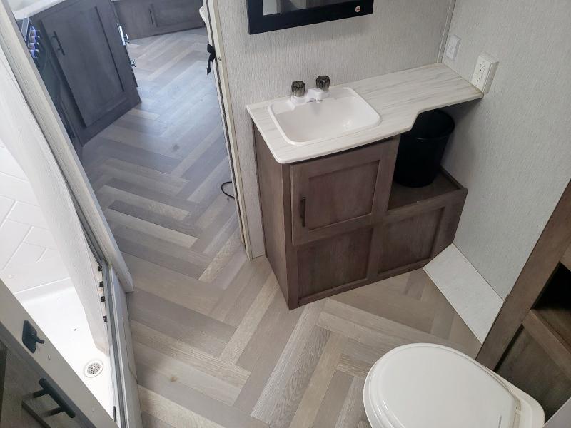 4X4TWDZ25N7371994 - 2022 FOREST RIVER WILDWOOD 24RLXL თეთრი ფოტო 8