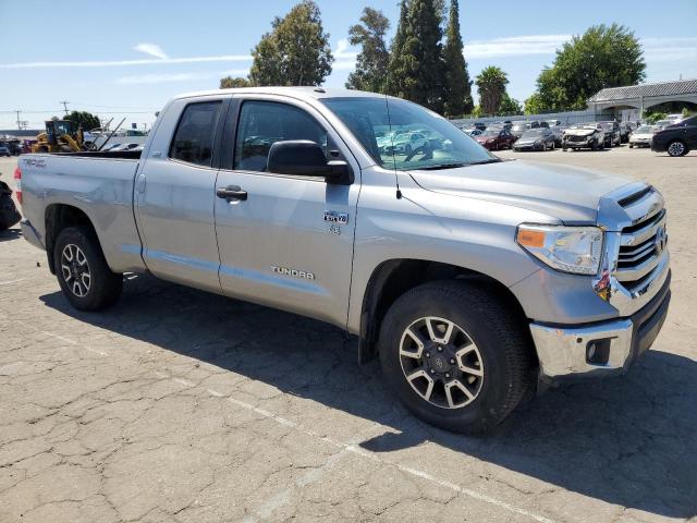 5TFRY5F19HX218275 - 2017 TOYOTA TUNDRA DOUBLE CAB SR/SR5 SILVER photo 4
