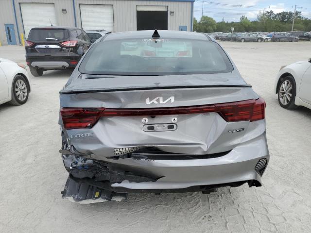 3KPF54AD7NE499303 - 2022 KIA FORTE GT LINE GRAY photo 6