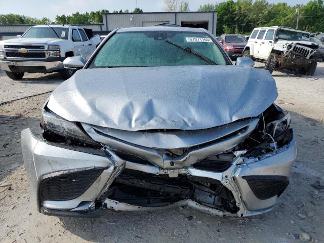 4T1T11BK7PU081169 - 2023 TOYOTA CAMRY SE NIGHT SHADE SILVER photo 5