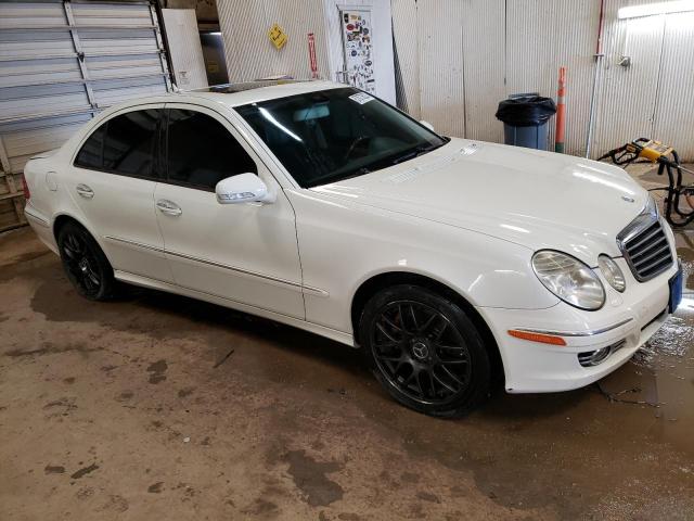 WDBUF90X97B128185 - 2007 MERCEDES-BENZ E 550 4MATIC WHITE photo 4