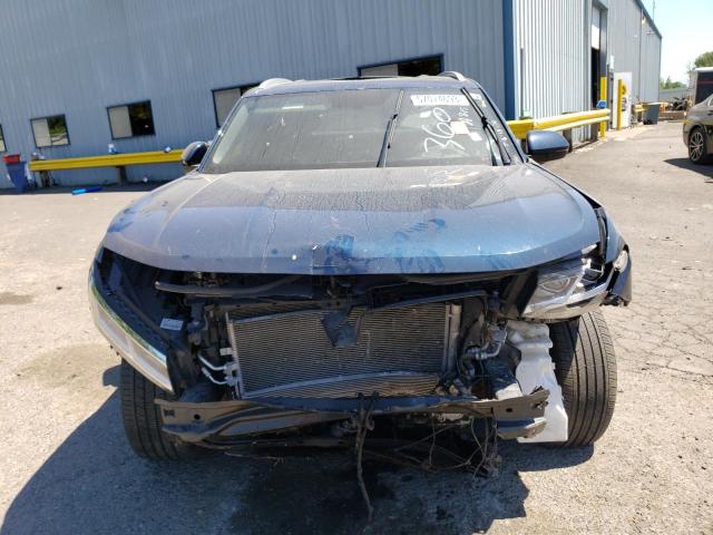 1V26E2CA5LC232574 - 2020 VOLKSWAGEN ATLAS CROS SE Синий фото 5