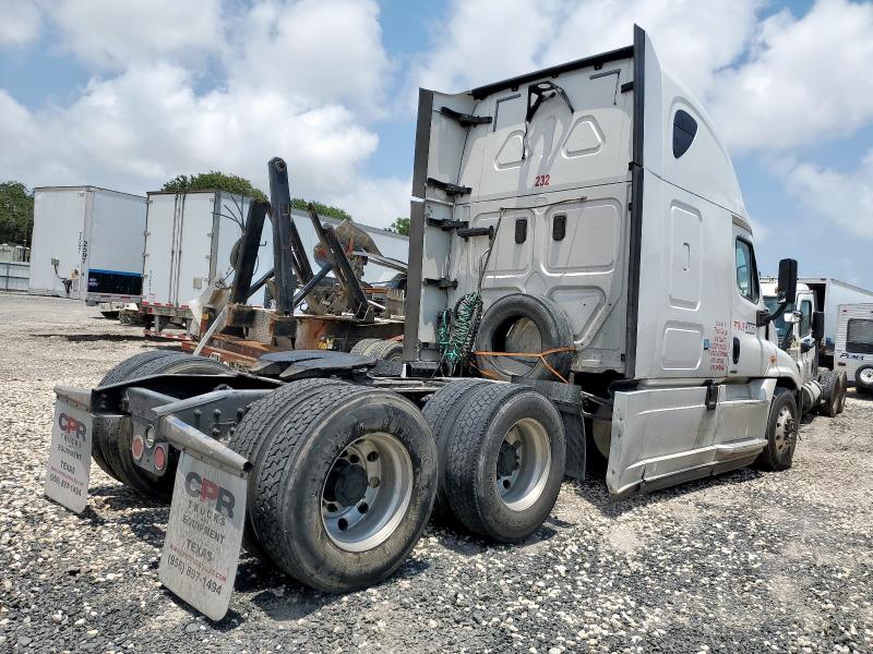 3AKJGLDRXHSHR0847 - 2017 FREIGHTLINER CASCADIA 1 WHITE photo 4
