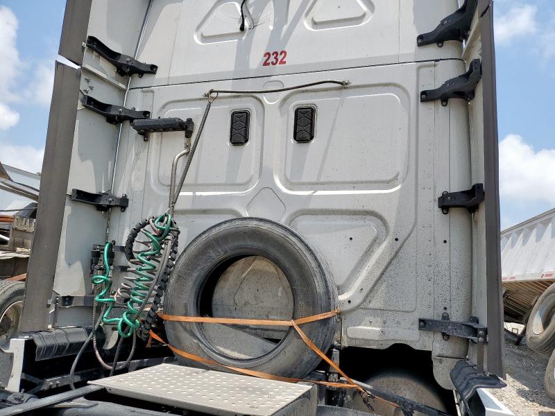 3AKJGLDRXHSHR0847 - 2017 FREIGHTLINER CASCADIA 1 WHITE photo 6