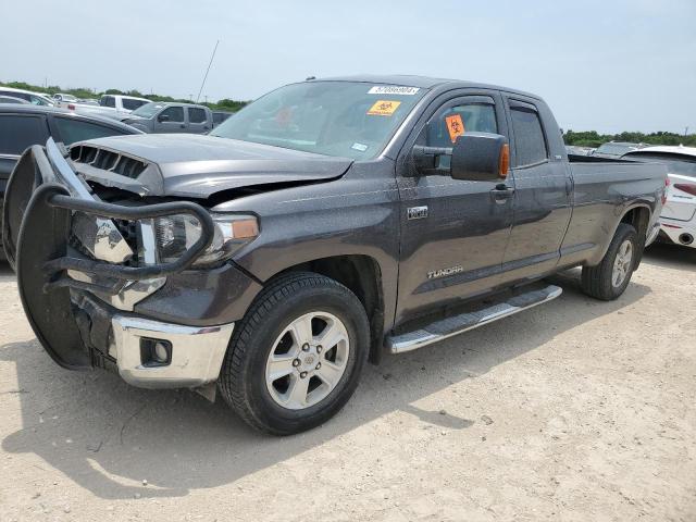5TFTY5F10JX010085 - 2018 TOYOTA TUNDRA DOUBLE CAB SR/SR5 GRAY photo 1