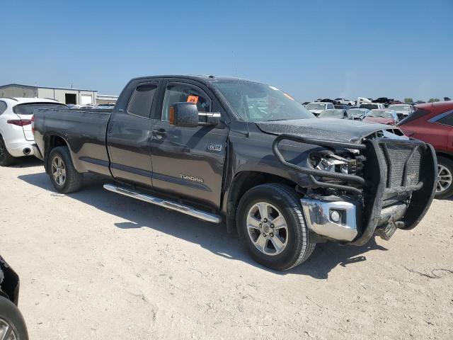 5TFTY5F10JX010085 - 2018 TOYOTA TUNDRA DOUBLE CAB SR/SR5 GRAY photo 4